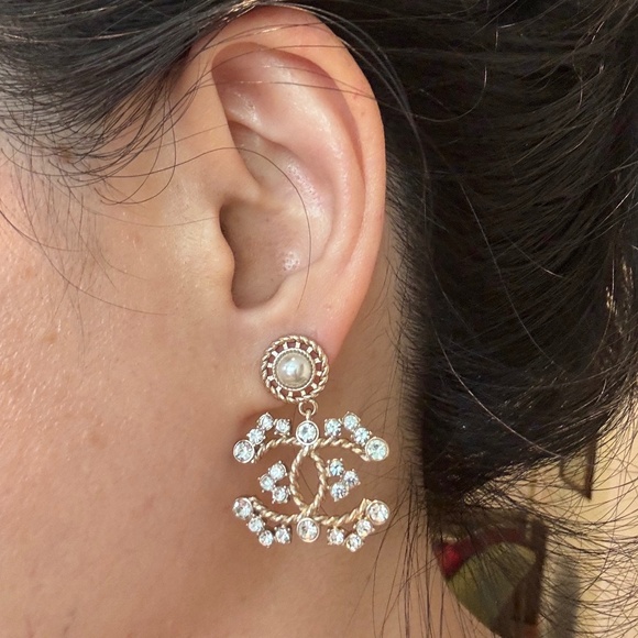 Limited Edition Chanel Classic CC Crystal Logo Tree & Pearl Drop Gold Earrings - Picture 4 of 4